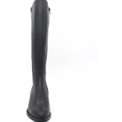 6913