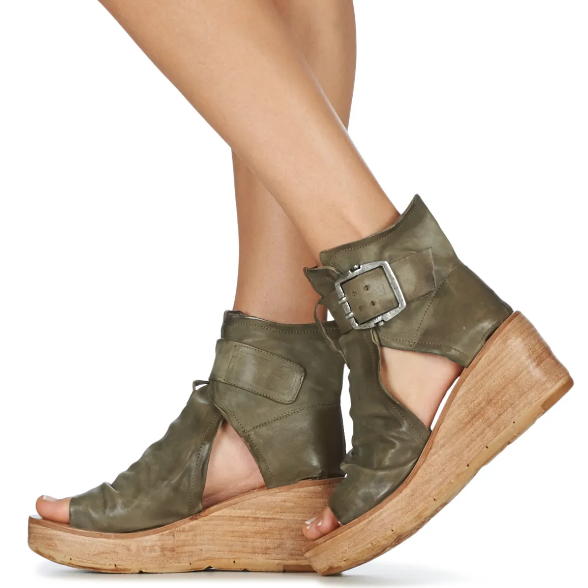 NOA BUCKLE